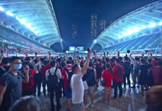世界杯足球资格赛 香港球迷竖中指狂嘘国歌