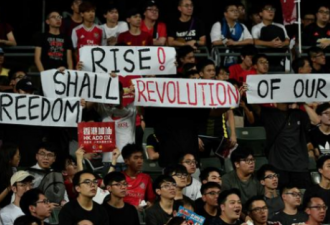香港“反送中”示威延烧到足球场