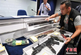 有人携带疑似枪械 香港警方：后果自负