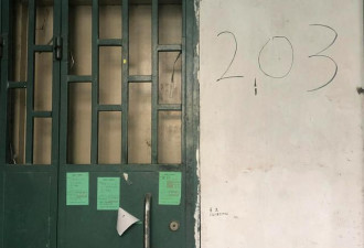 上海男子与垃圾粪便为伴十余年 事件背后…