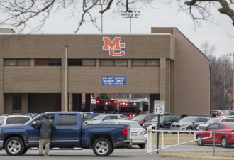 肯塔基州中学枪击案2死19伤 枪手遭拘留