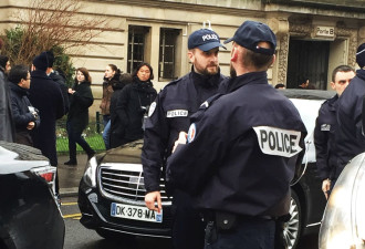 我在20个持枪法国警察注视下去巴黎看场时装秀