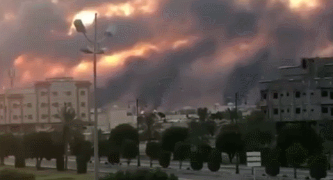 无人机袭沙特&quot;世界最大石油加工设施&quot;火光冲天