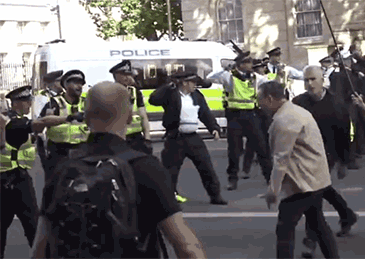 伦敦再发反首游行:示威者与警冲突16人被捕