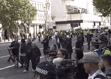伦敦再发反首游行:示威者与警冲突16人被捕
