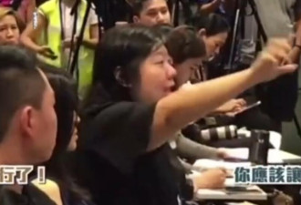 香港记者无限制打断警方发言人讲话