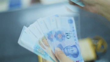 新版人民币发行数日，使用时却遇“尴尬”