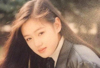 18岁的薛佳凝美貌惊人 人美心善就是她