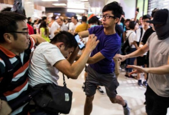 香港淘大商场爆发冲突 亲反政府市民互殴