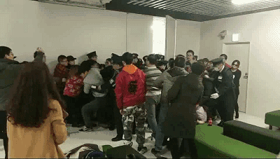 大使馆出面捷星航空态度大变:又送饼干又买尿布