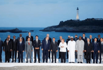 G7峰会：特朗普索吻默克尔，伊朗外长获邀