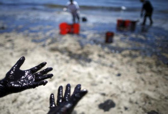 13.6万吨油轮撞沉东海,石油泄漏污染有多严重?