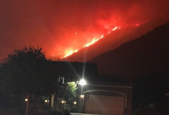 南加再爆山火 一夜蔓延1400英亩民众紧急撤离