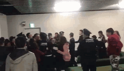 中国游客日本机场遭“软禁”大使馆还原经过