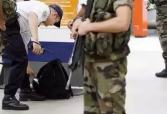 留学生在机场被当恐怖分子，因偷懒不想拿行李