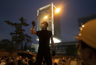 媒体评论：香港社会不能空等“自我革命”