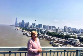 刚刚 德国总理默克尔来到武汉长江大桥