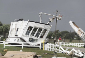 飓风多利安发威横扫3州 整个房子被吹翻