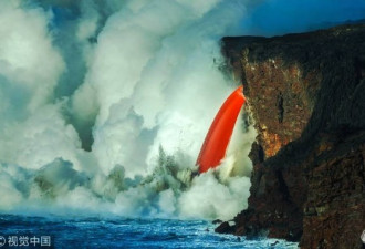 夏威夷火山悬崖倾塌 岩浆倾泻入海