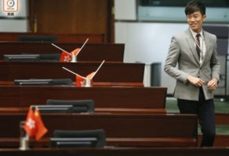 “港独”议员侮辱国旗被香港理工逐出教师队伍