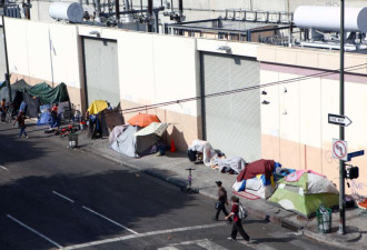 川普批：无家可归者正在摧毁城市 加州人受够了