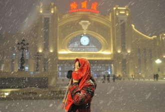 实拍中国“迁徙大军”：风雪难阻返乡路