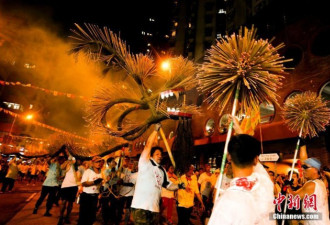 12日晚香港举行“大坑舞火龙”迎接中秋节