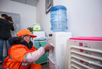 成都给环卫工建300座休息房 内景曝光