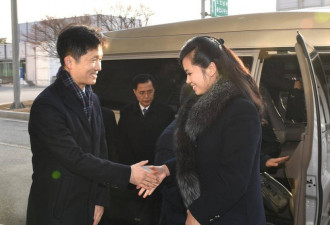 玄松月率朝鲜艺术团抵达韩国