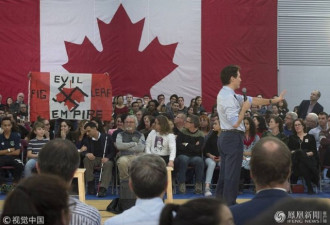 加拿大总理杜鲁多面对抗议者：谢谢你来，先生