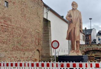 中国给德国小镇送马克思雕像 被痛骂