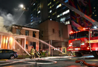 多伦多市区154年古迹着火，数百人被疏散