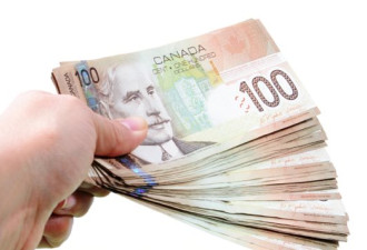 加拿大国税局官员的巨额奖金：一年35000加元