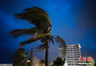 飓风多利安肆虐致5人死 美国沿岸各州严阵以待