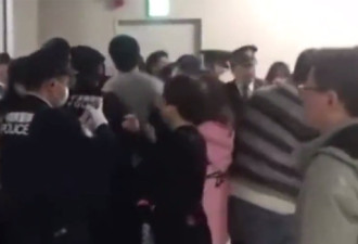 200中国旅客大闹日本机场 高唱中国国歌