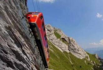 世界上最陡峭的火车，车身一半悬空于山脊
