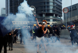 香港愤怒之夏：只有两国 才有两制