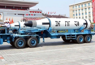 朝鲜5万人大阅兵  大举部署导弹