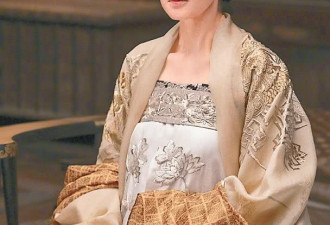 曝李嘉欣收半亿酬劳 时隔10年复出指导新人演技