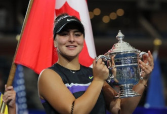 加拿大天才少女击败小威 勇夺美网大满贯冠军