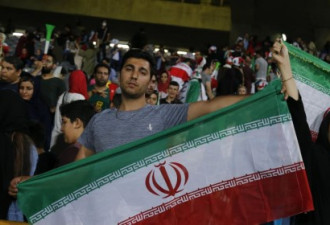 伊朗女球迷看球赛获刑自焚身亡 国际足联发声明