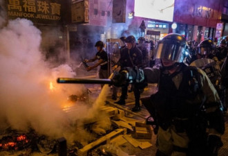 香港抗议者美领馆前请愿 撤法无助于平息事态