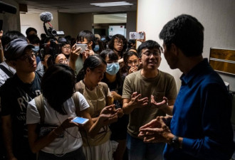因抗议时携带餐刀 香港浸会大学学生被捕