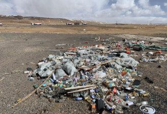 青藏公路沿线垃圾问题已形成严峻挑战