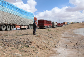 青藏公路沿线垃圾问题已形成严峻挑战