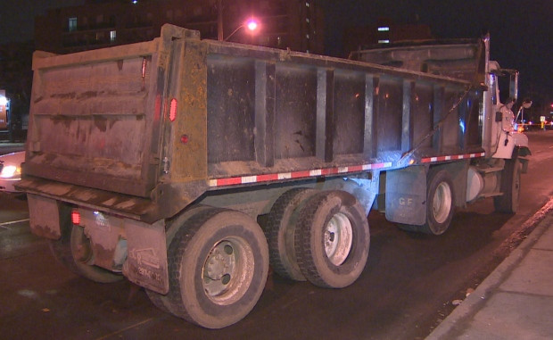 Dump truck