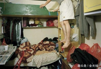 “蜗居于纽约的中国穷人：男女同住，毫无私隐