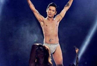 他是罗志祥偶像，在舞台上只穿内裤表演