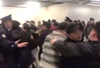 175名中国游客滞留日本机场 与警方发生冲突