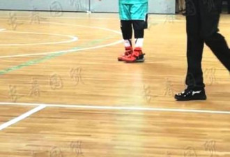 赵本山露面打篮球比赛 61岁体力不输年轻人